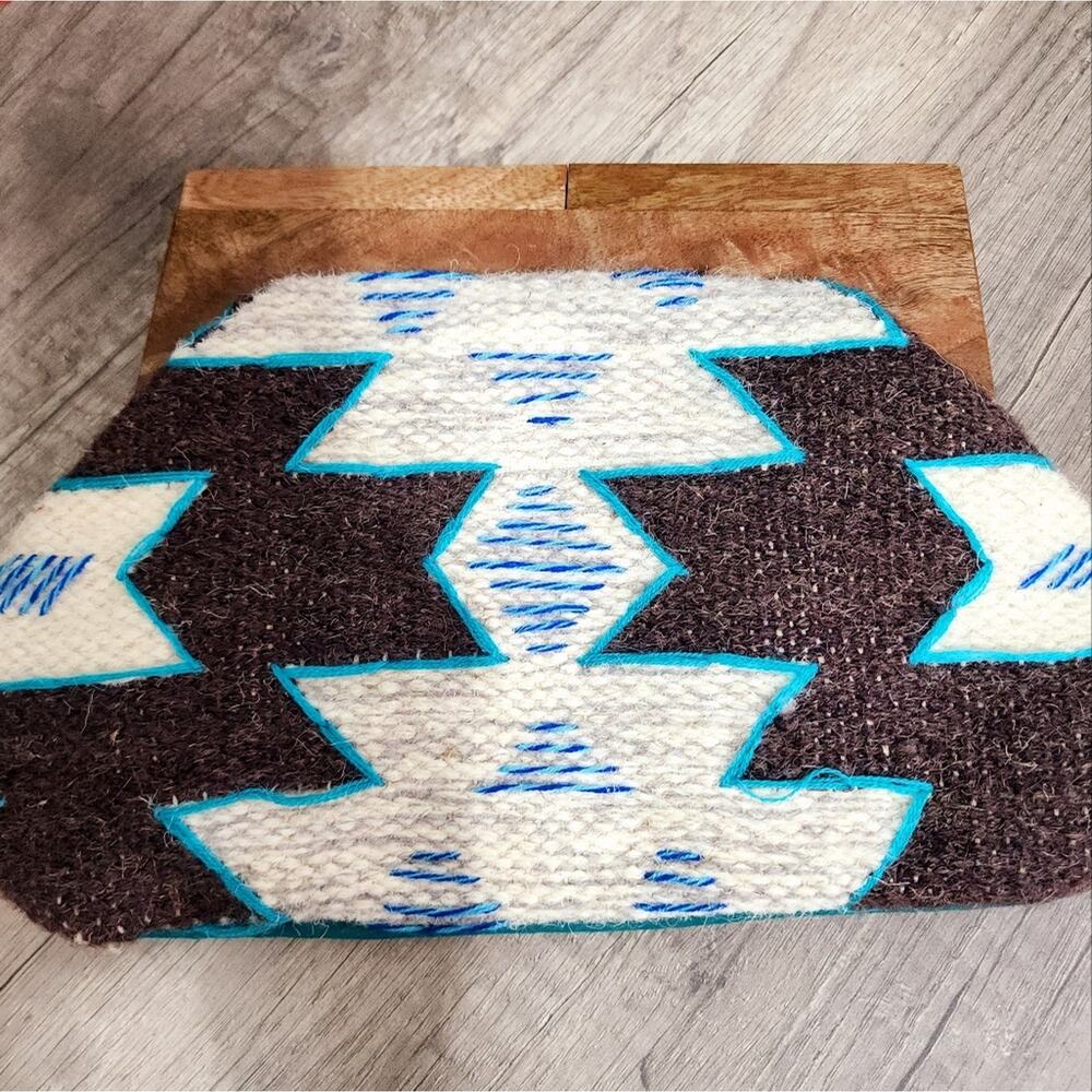 Woven clutch with wooven handle Chloe & Lex  blue gray geometric A41